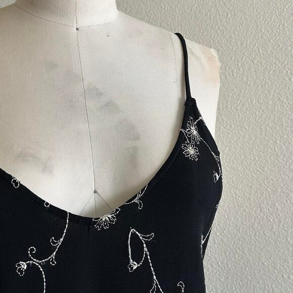 handmade black and white floral embroidery micro mini dress - Picture 2 of 8